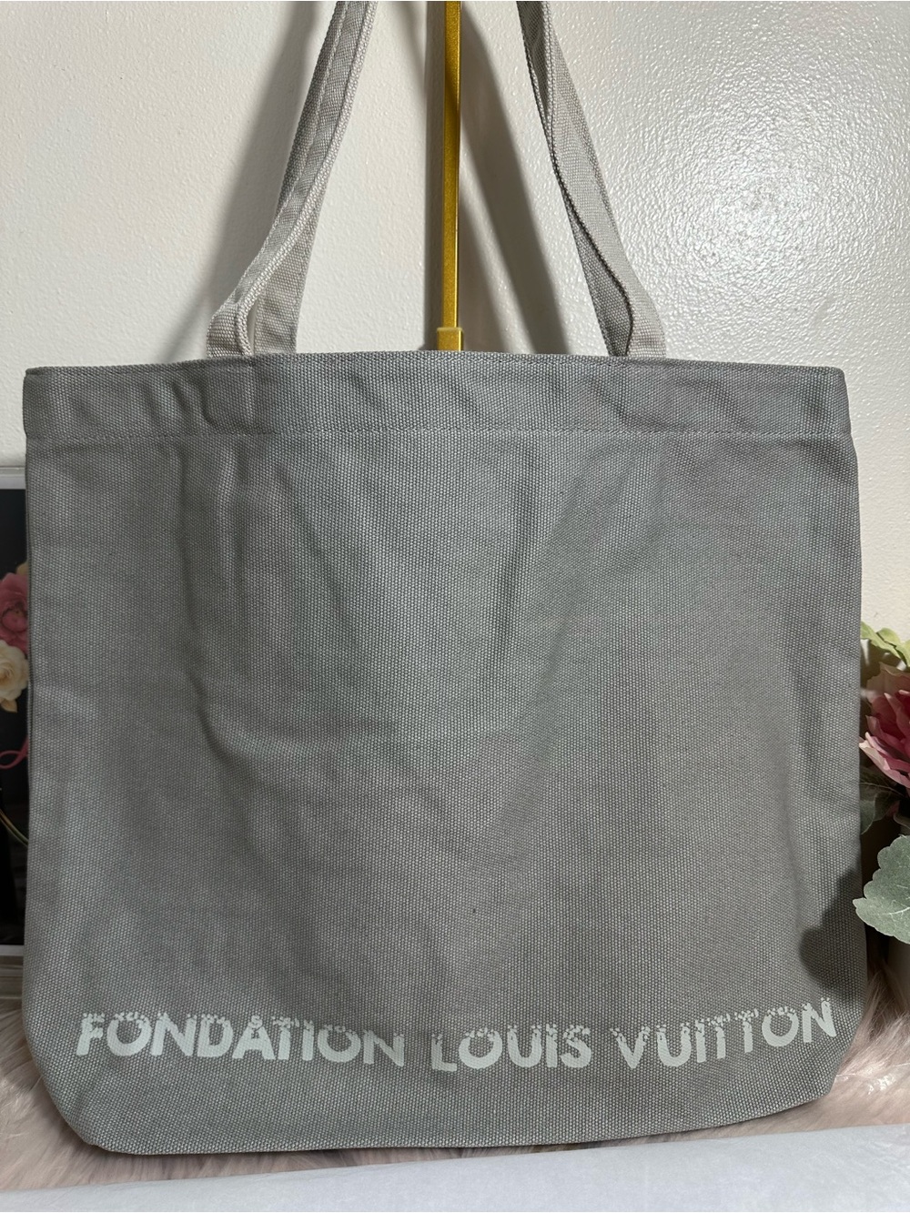 Fondation LV gray tote bag